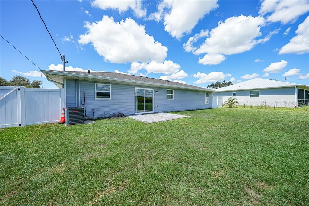 合同活跃: $229,000 (3 贝兹, 2 浴室, 1112 平方英尺)