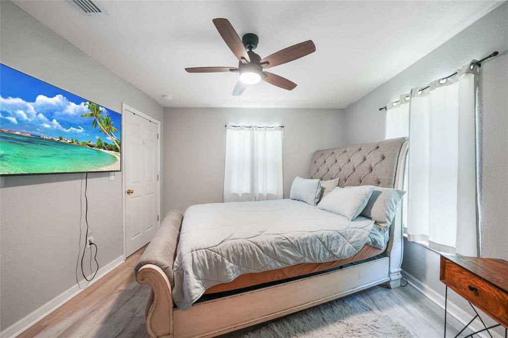 合同活跃: $229,000 (3 贝兹, 2 浴室, 1112 平方英尺)