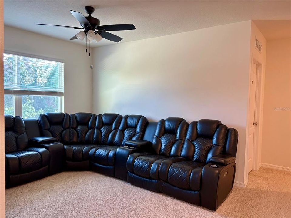 待售: $450,000 (5 贝兹, 3 浴室, 2601 平方英尺)