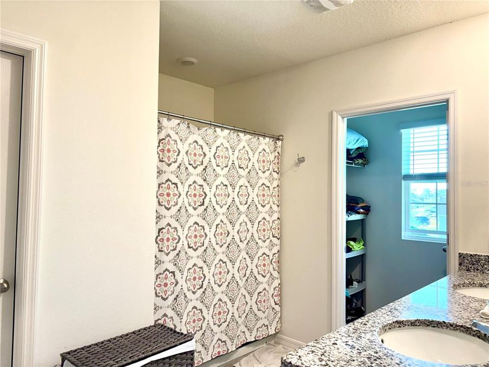 待售: $450,000 (5 贝兹, 3 浴室, 2601 平方英尺)