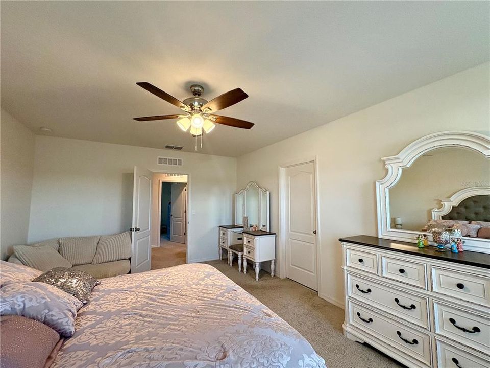 待售: $450,000 (5 贝兹, 3 浴室, 2601 平方英尺)