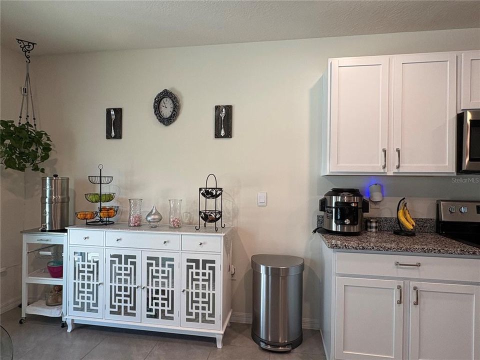 待售: $450,000 (5 贝兹, 3 浴室, 2601 平方英尺)