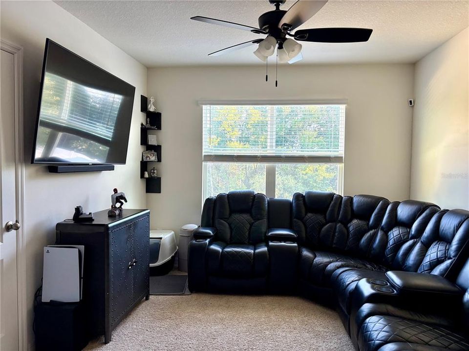 待售: $450,000 (5 贝兹, 3 浴室, 2601 平方英尺)