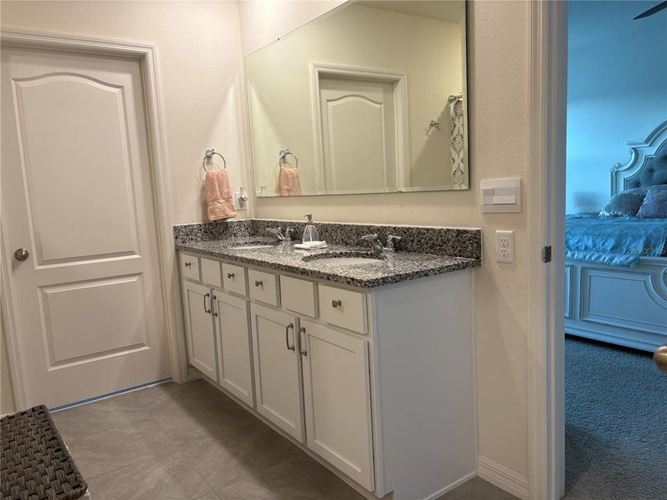 待售: $450,000 (5 贝兹, 3 浴室, 2601 平方英尺)