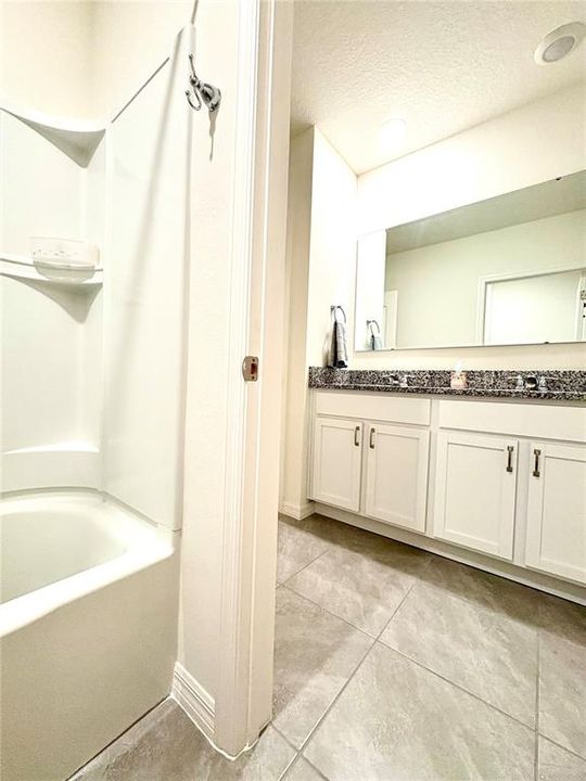 待售: $450,000 (5 贝兹, 3 浴室, 2601 平方英尺)