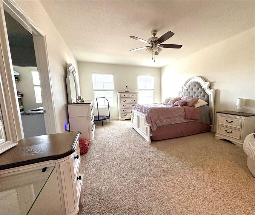 待售: $450,000 (5 贝兹, 3 浴室, 2601 平方英尺)