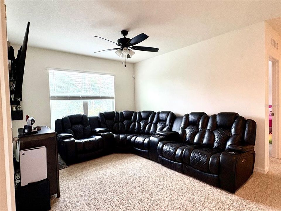 待售: $450,000 (5 贝兹, 3 浴室, 2601 平方英尺)