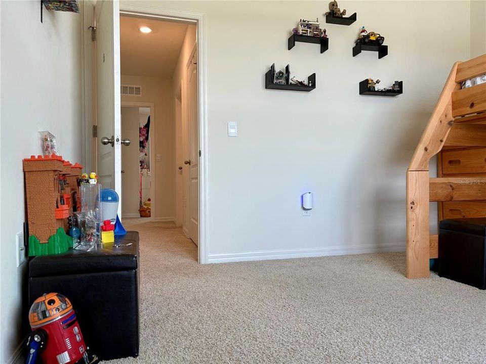 待售: $450,000 (5 贝兹, 3 浴室, 2601 平方英尺)