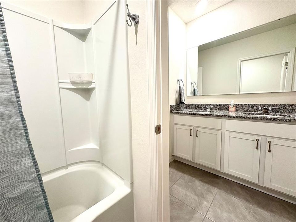 待售: $450,000 (5 贝兹, 3 浴室, 2601 平方英尺)