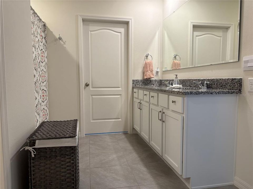 待售: $450,000 (5 贝兹, 3 浴室, 2601 平方英尺)