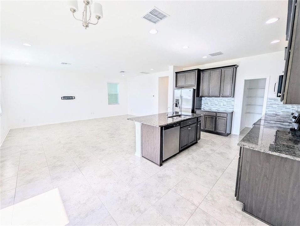 For Rent: $2,390 (4 beds, 3 baths, 2615 Square Feet)