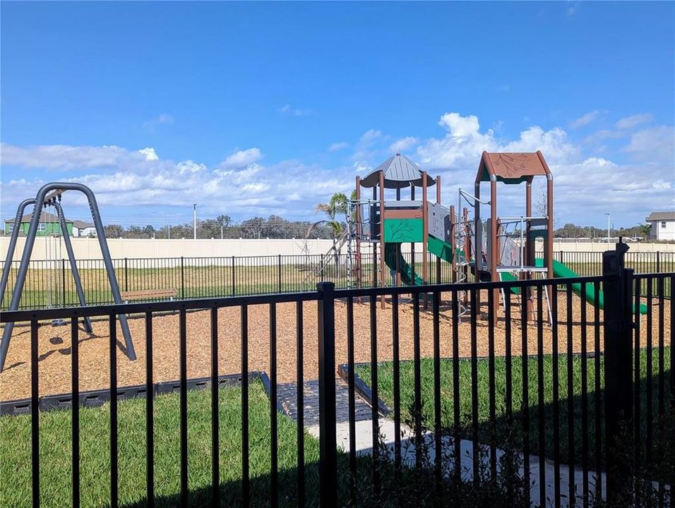 For Rent: $2,390 (4 beds, 3 baths, 2615 Square Feet)