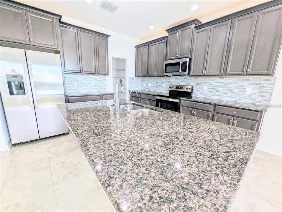 For Rent: $2,390 (4 beds, 3 baths, 2615 Square Feet)