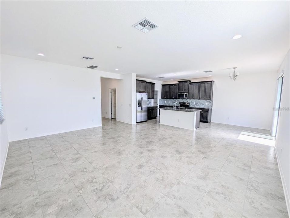 For Rent: $2,390 (4 beds, 3 baths, 2615 Square Feet)