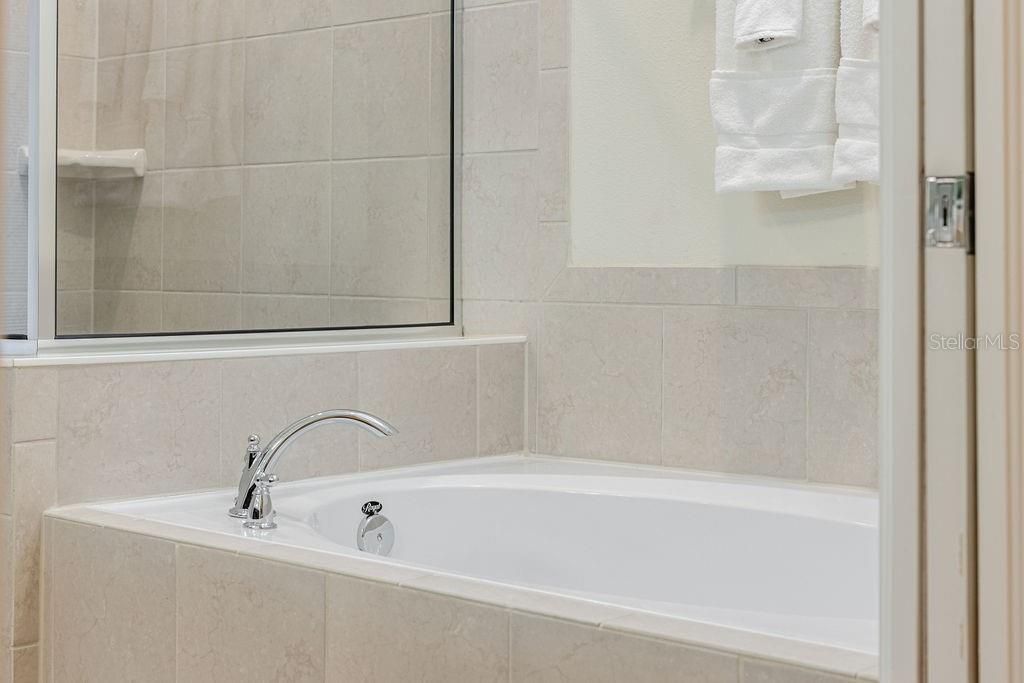 待售: $935,000 (7 贝兹, 5 浴室, 3274 平方英尺)