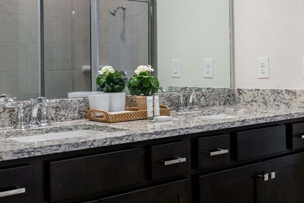 待售: $935,000 (7 贝兹, 5 浴室, 3274 平方英尺)