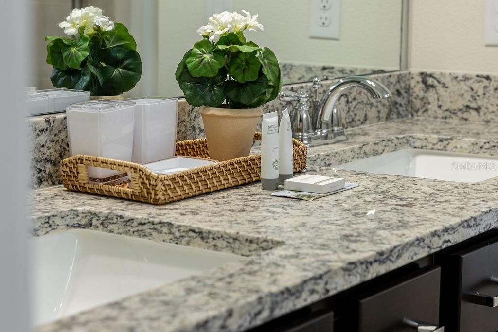 待售: $935,000 (7 贝兹, 5 浴室, 3274 平方英尺)