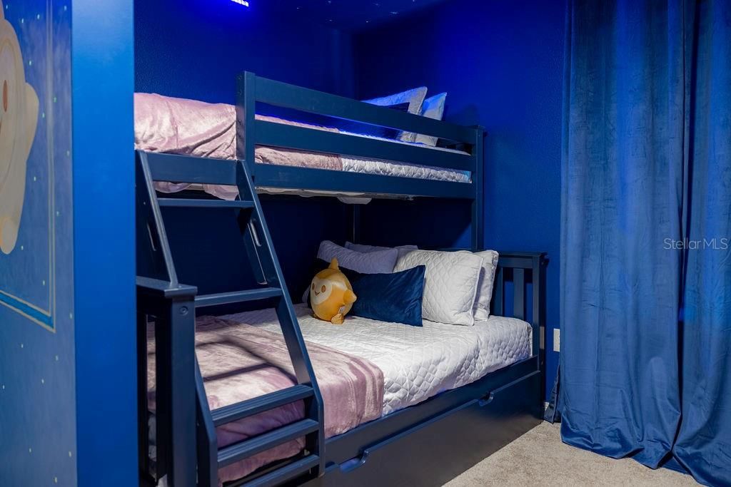 待售: $935,000 (7 贝兹, 5 浴室, 3274 平方英尺)