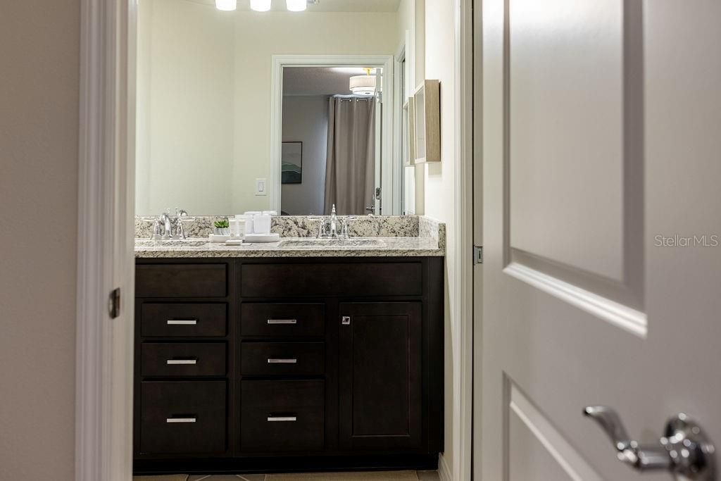 待售: $935,000 (7 贝兹, 5 浴室, 3274 平方英尺)