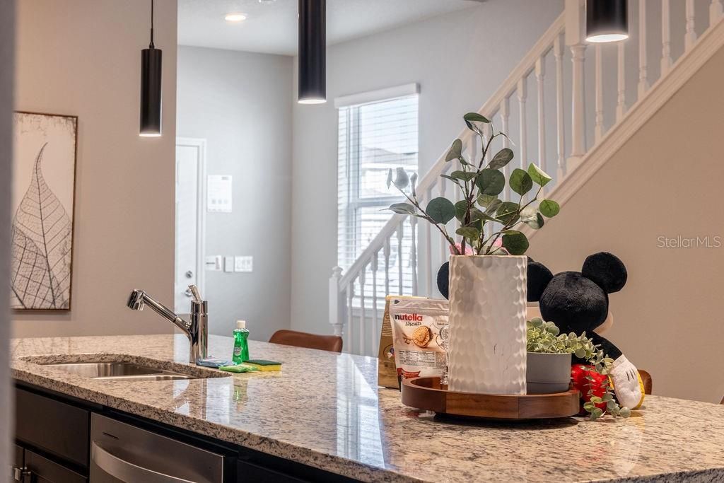 待售: $935,000 (7 贝兹, 5 浴室, 3274 平方英尺)