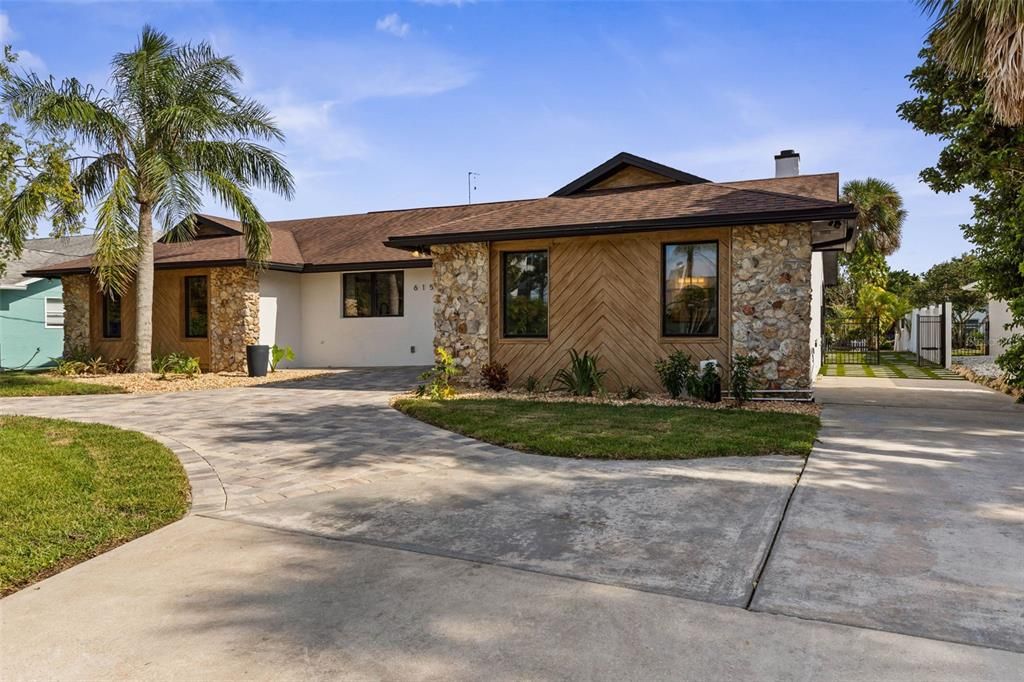 For Sale: $1,049,000 (4 beds, 3 baths, 2541 Square Feet)