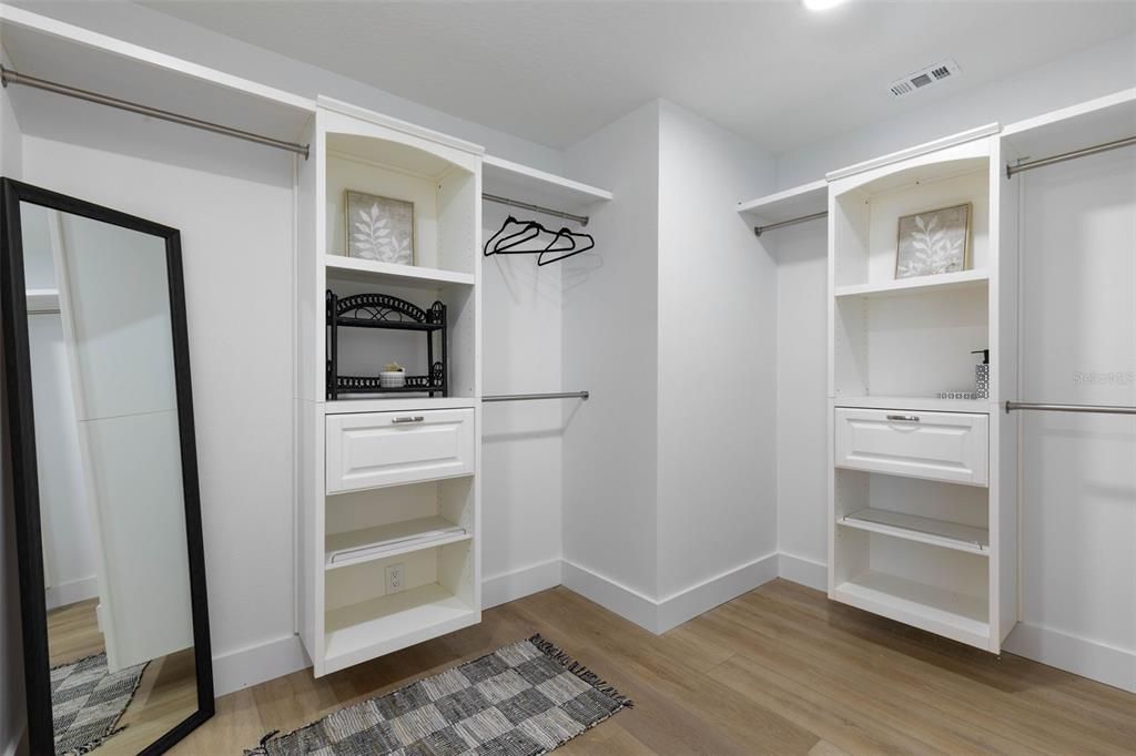 For Sale: $1,049,000 (4 beds, 3 baths, 2541 Square Feet)