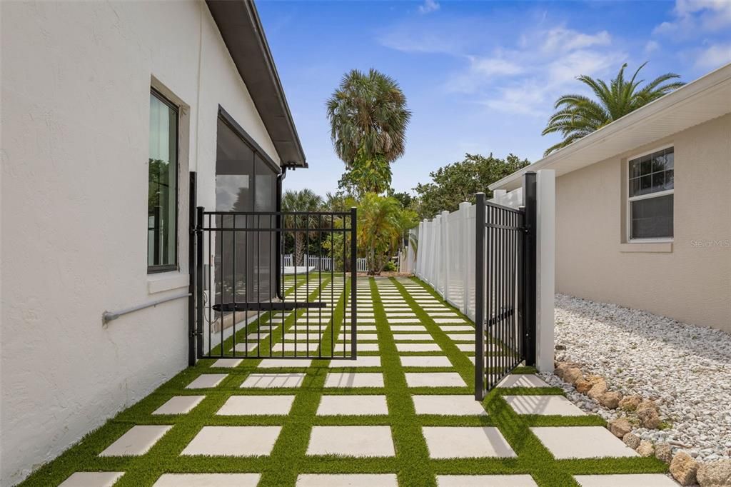 For Sale: $1,049,000 (4 beds, 3 baths, 2541 Square Feet)