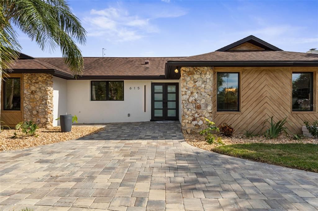 For Sale: $1,049,000 (4 beds, 3 baths, 2541 Square Feet)