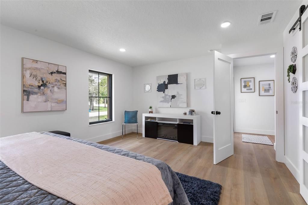 For Sale: $1,049,000 (4 beds, 3 baths, 2541 Square Feet)