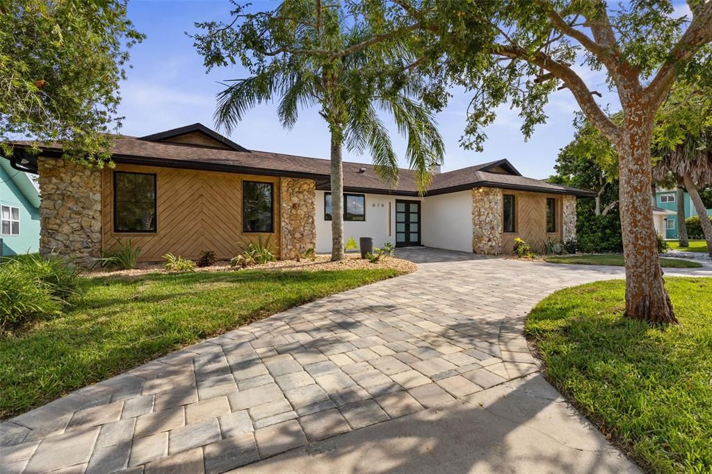 For Sale: $1,049,000 (4 beds, 3 baths, 2541 Square Feet)