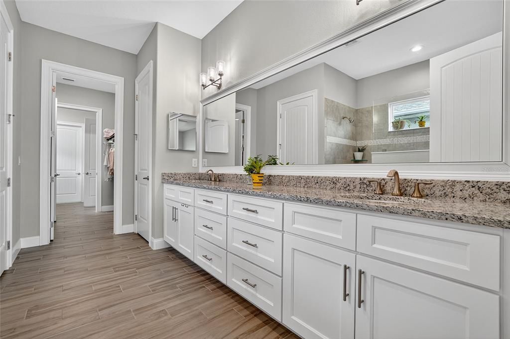 En Venta: $675,000 (4 camas, 3 baños, 2425 Pies cuadrados)