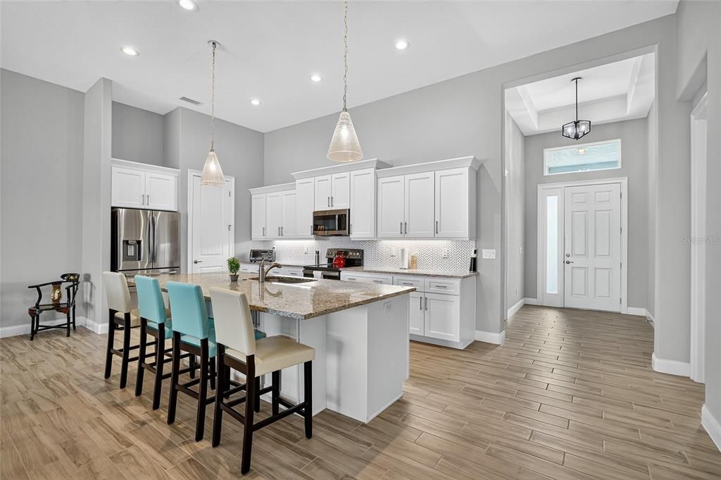 En Venta: $675,000 (4 camas, 3 baños, 2425 Pies cuadrados)