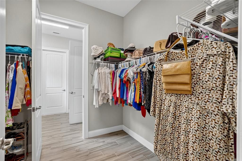 En Venta: $675,000 (4 camas, 3 baños, 2425 Pies cuadrados)