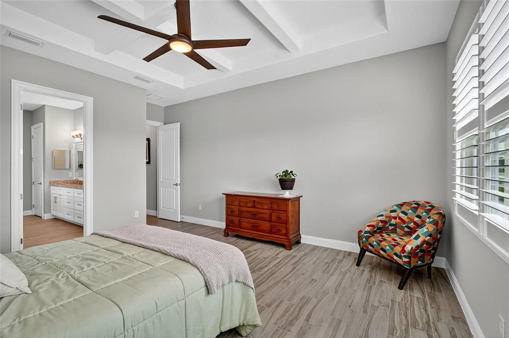 En Venta: $675,000 (4 camas, 3 baños, 2425 Pies cuadrados)