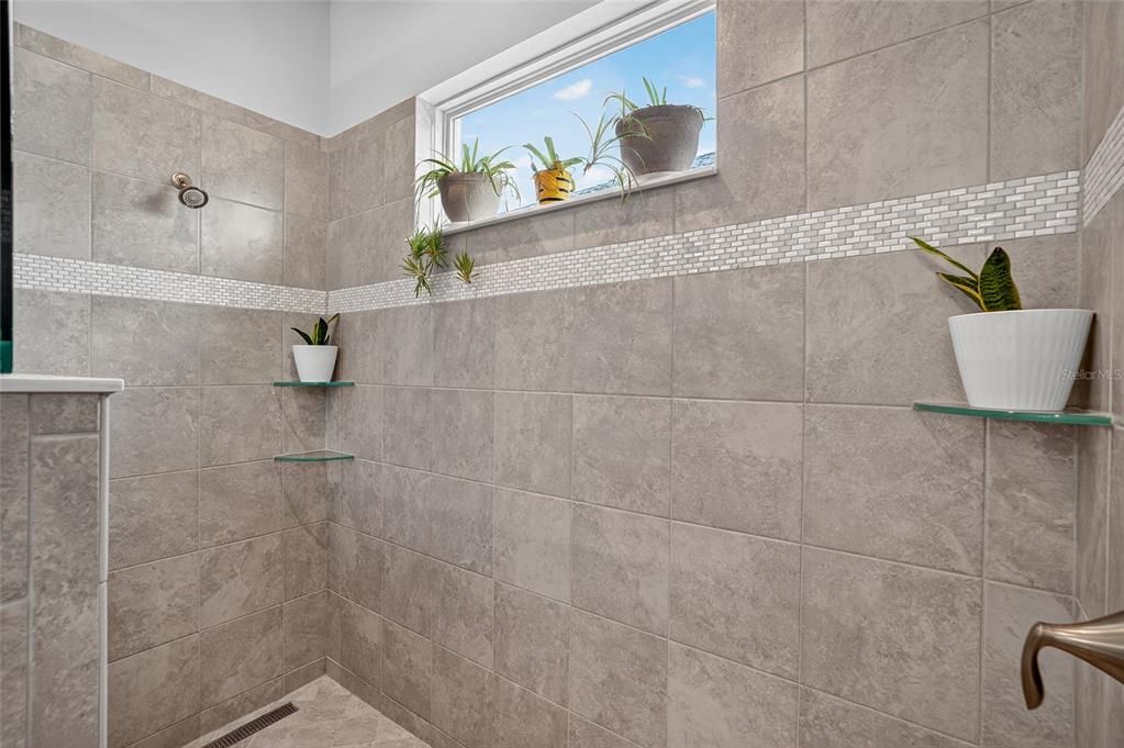 En Venta: $675,000 (4 camas, 3 baños, 2425 Pies cuadrados)