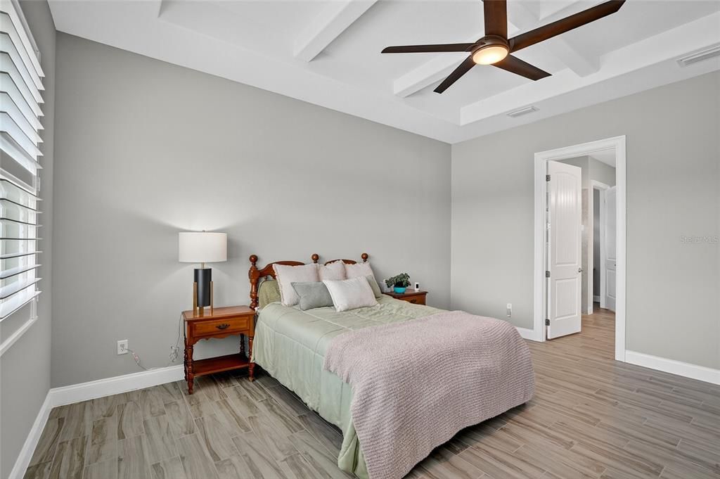 En Venta: $675,000 (4 camas, 3 baños, 2425 Pies cuadrados)