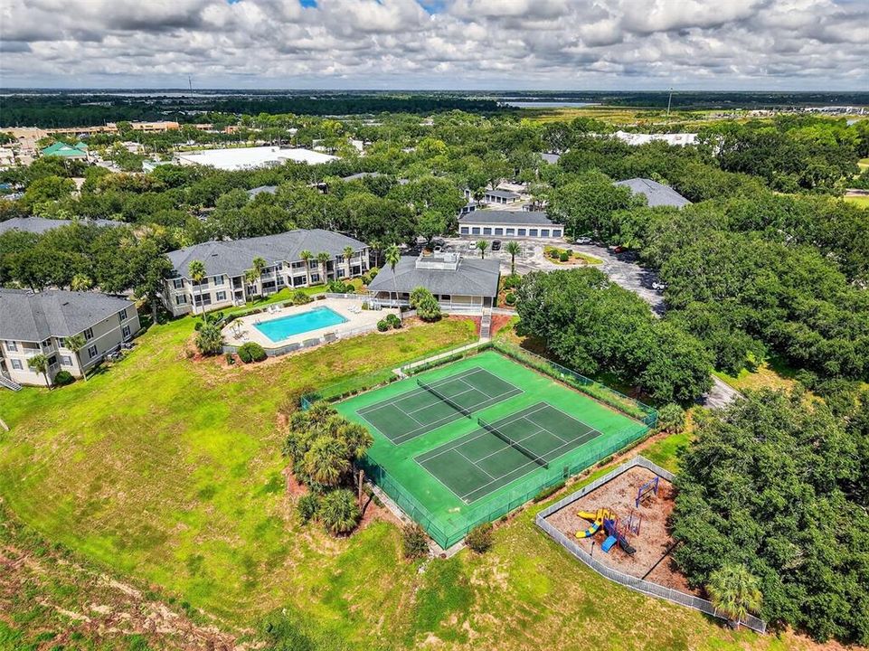 合同活跃: $195,000 (2 贝兹, 2 浴室, 1152 平方英尺)