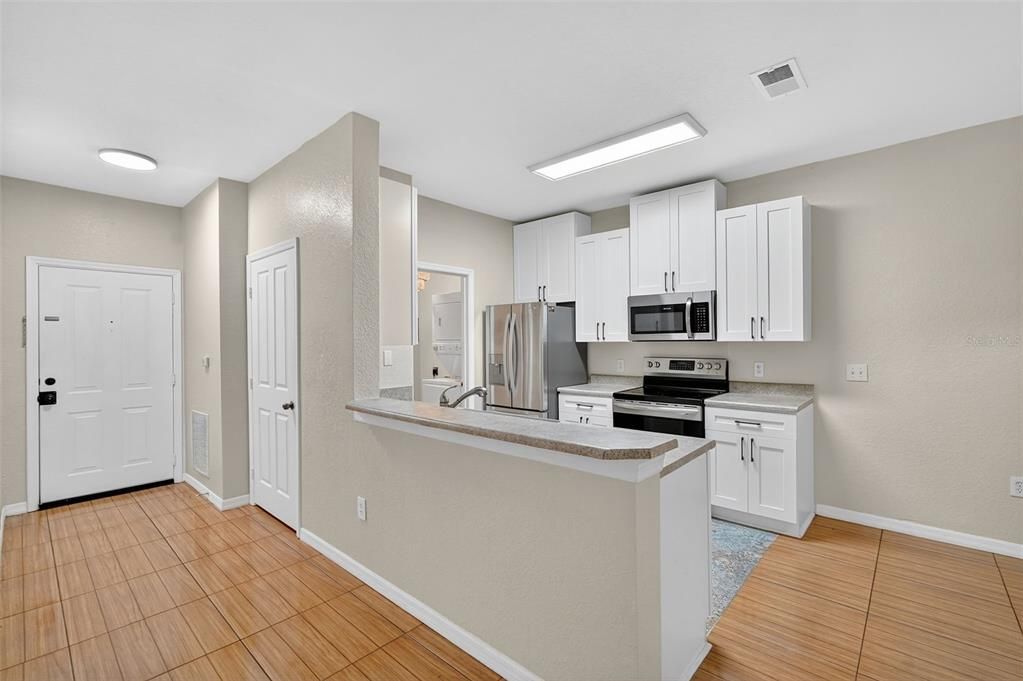 合同活跃: $195,000 (2 贝兹, 2 浴室, 1152 平方英尺)