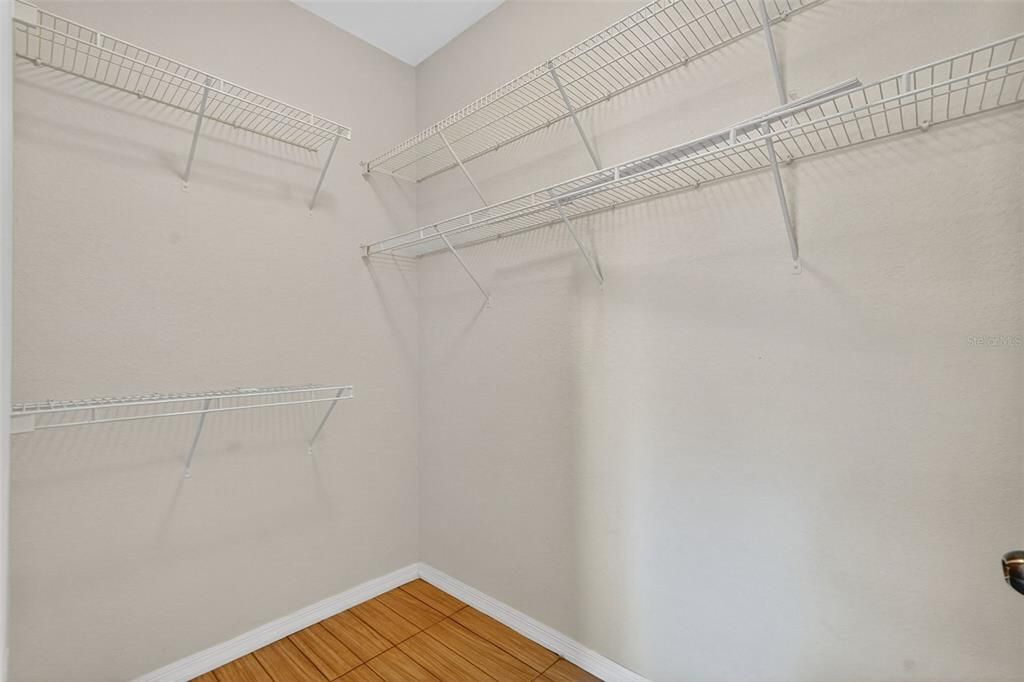 合同活跃: $195,000 (2 贝兹, 2 浴室, 1152 平方英尺)