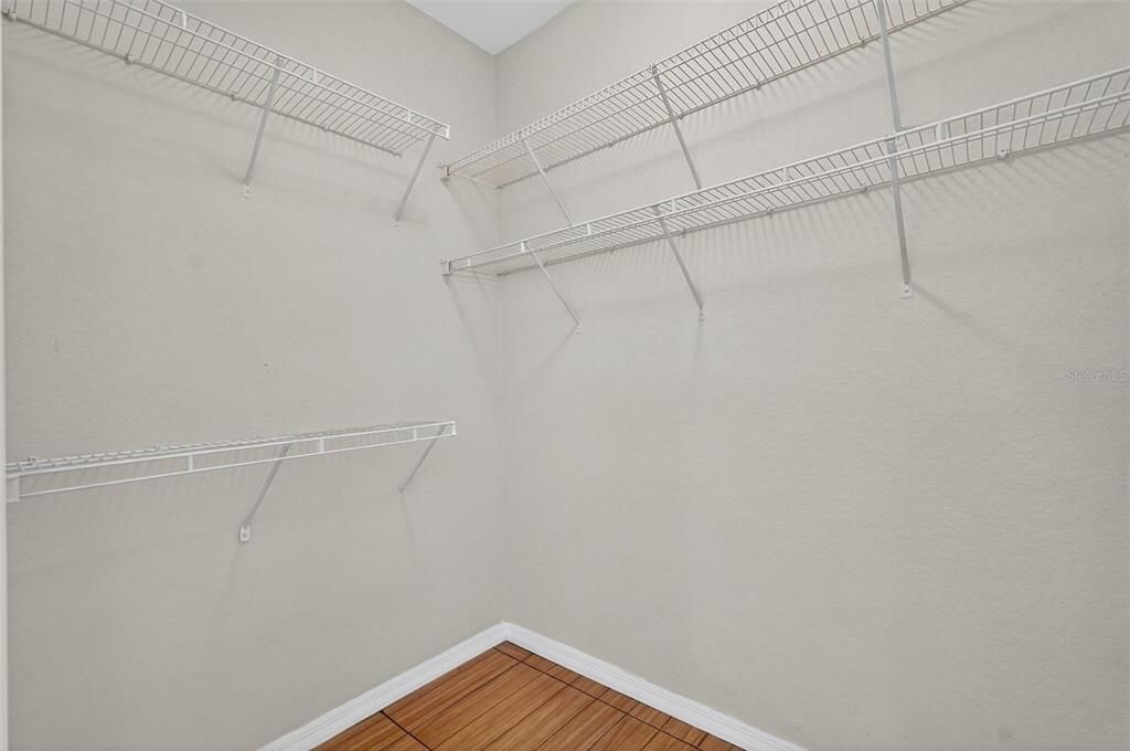 合同活跃: $195,000 (2 贝兹, 2 浴室, 1152 平方英尺)