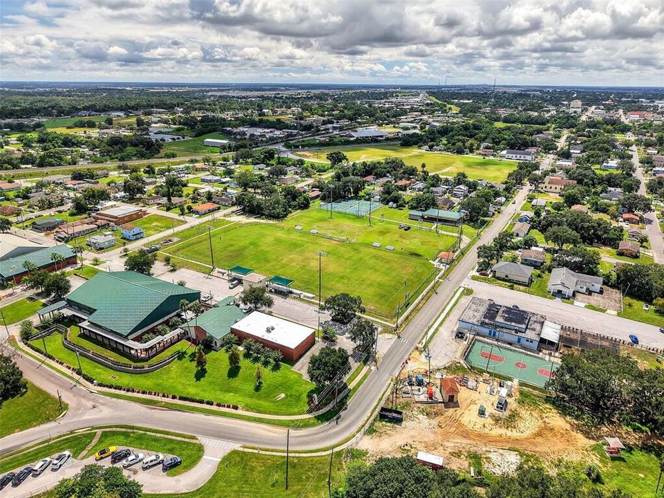 合同活跃: $195,000 (2 贝兹, 2 浴室, 1152 平方英尺)