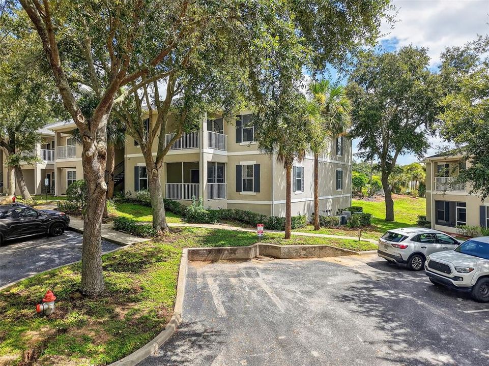 合同活跃: $195,000 (2 贝兹, 2 浴室, 1152 平方英尺)