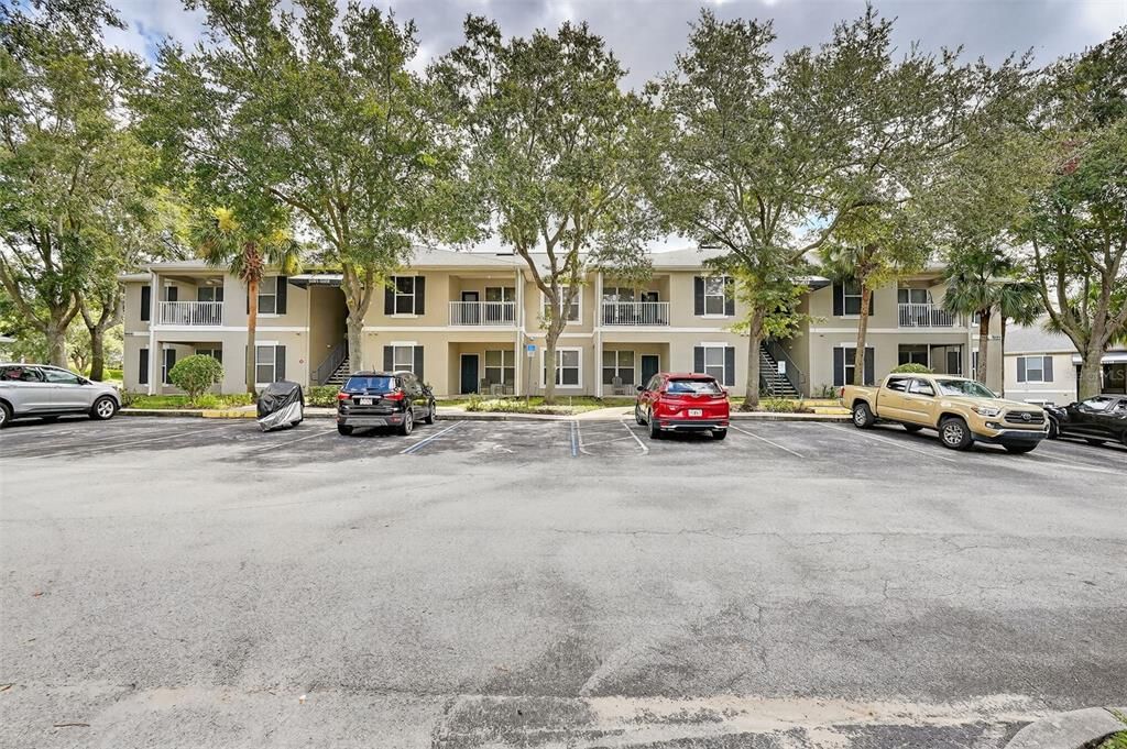 合同活跃: $195,000 (2 贝兹, 2 浴室, 1152 平方英尺)