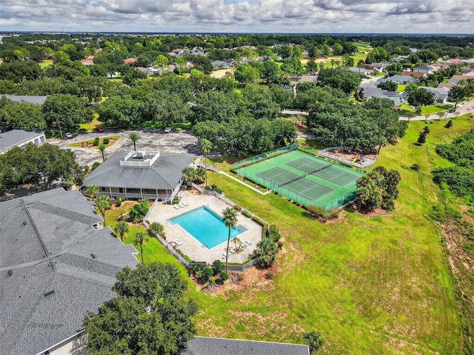 合同活跃: $195,000 (2 贝兹, 2 浴室, 1152 平方英尺)