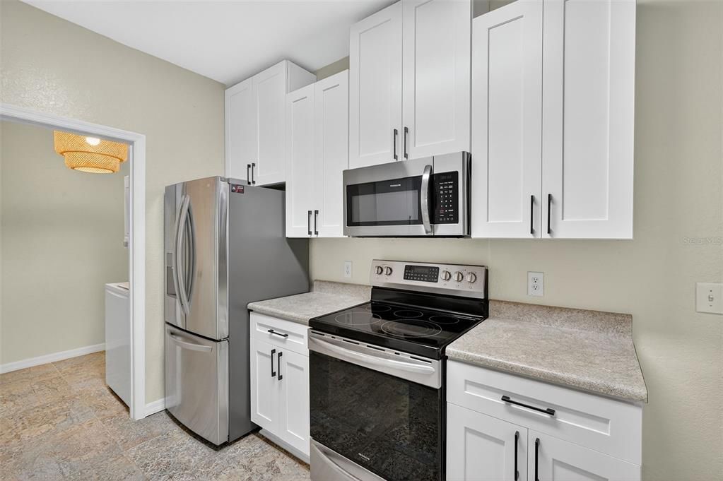 合同活跃: $195,000 (2 贝兹, 2 浴室, 1152 平方英尺)