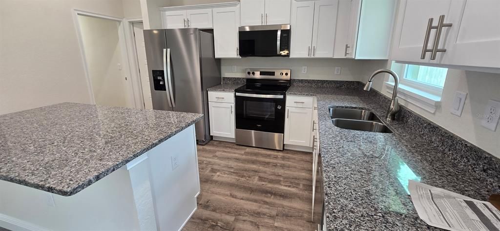 В аренду: $1,995 (4 спален, 2 ванн, 2086 Квадратных фут)