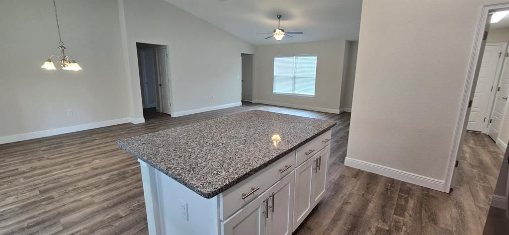 В аренду: $1,995 (4 спален, 2 ванн, 2086 Квадратных фут)