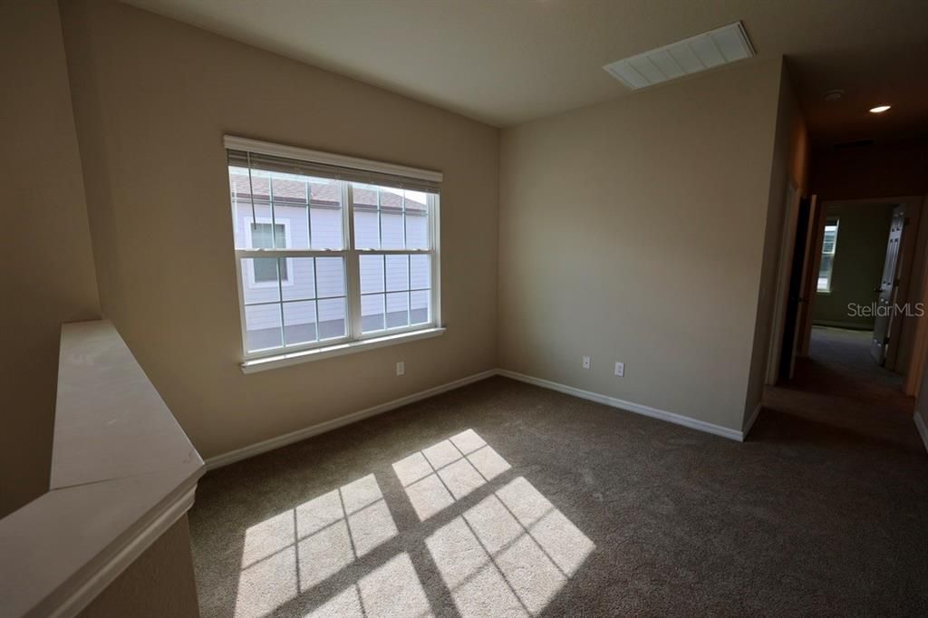 En Venta: $330,000 (4 camas, 2 baños, 2101 Pies cuadrados)