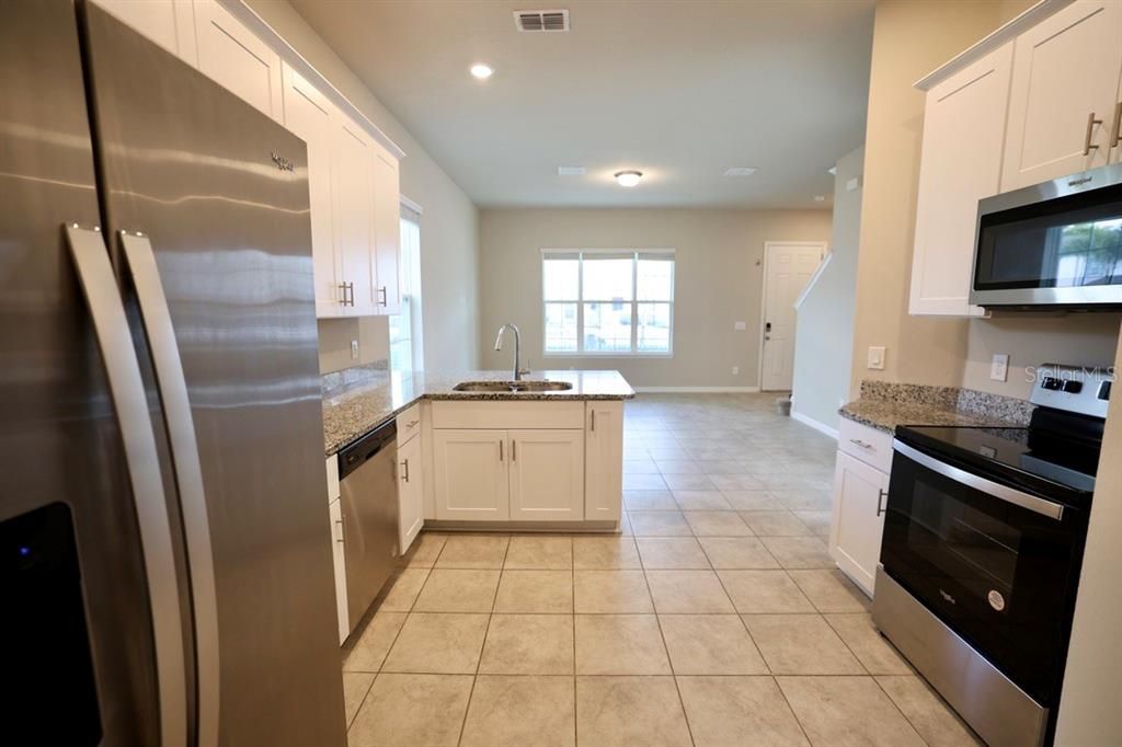 En Venta: $330,000 (4 camas, 2 baños, 2101 Pies cuadrados)