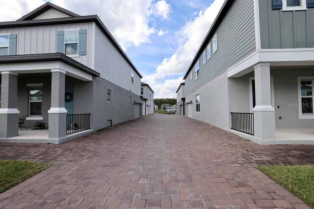 En Venta: $330,000 (4 camas, 2 baños, 2101 Pies cuadrados)